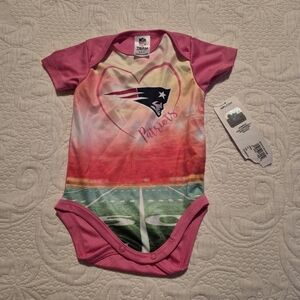 New England Patriots girls 0-3 months bodysuit, NWT